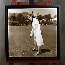 Серия ретро-постеров со спортсменками в рамах кэнвас на подрамниках