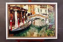 Два постера с европейскими пейзажами в белых рамах с обработкой на холсте