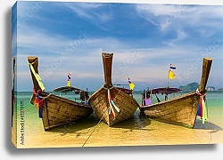 Постер Три лодки на песчаном берегу