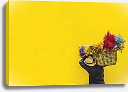 Постер Носильщик с разноцветными травами на желтом