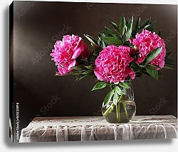 Постер Три пышных розовых пиона в вазе
