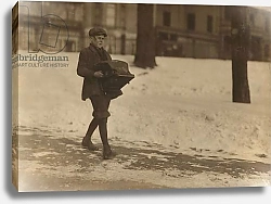 Постер Хайн Льюис (фото) Louis A. Caulfield, aged 16, on Boston Common delivering a heavy type-writer about 1/2 mile for Model Typewriter Inspection Co. earning  a week, 1917