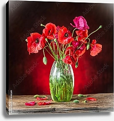 Постер Букет цветов мака в вазе на деревянном столе