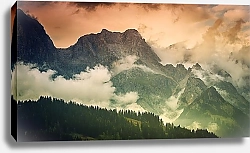 Постер Горный хребет и лесистый холм в тумане