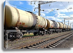 Постер Железнодорожные вагоны с нефтью
