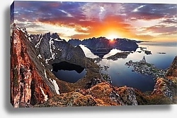 Постер Скалистый берег на закате, Норвегия