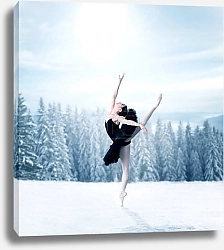 Постер Изящная балерина на фоне зимнего леса