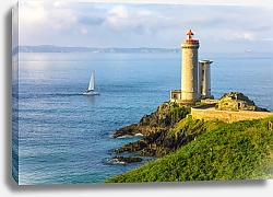 Постер Франция, Бретань. Маяки лодка в море
