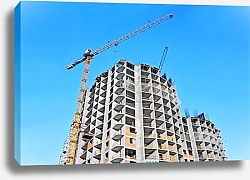 Постер Строящийся дом на фоне голубого неба