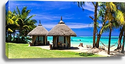 Постер Тропические праздники с бунгало и гамаком на белом пляже