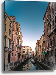Постер Венецианская улица ранним утром