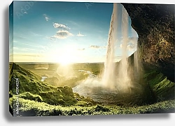 Постер Исландия. Seljalandfoss waterfall in summer time
