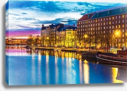 Постер Финляндия, Хельсинки. Вид на город, отражения в воде