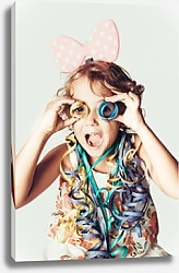 Постер Маленькая девочка в бантике с мишурой
