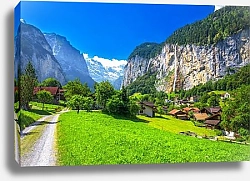 Постер Долина с великолепным водопадом в швейцарских Альпах