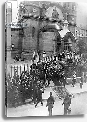 Постер Tsar Nicholas II leaving the Saint-Alexandre-Nevsky Cathedral in Paris, 1896