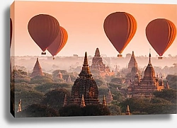Постер Воздушные шары над равниной Баган в туманное утро, Мьянма