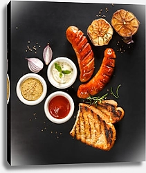 Постер Жареные колбаски с различными соусами