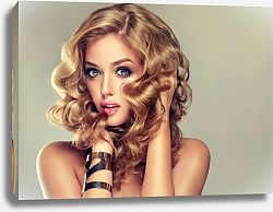Постер Красивая блондинка с элегантной прической