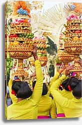 Постер Шествие балийских женщин с ритуальными подношениями на головах