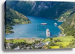 Постер Геирангер-фьорд: круиз по Норвегии среди гор и деревень