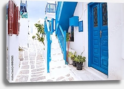 Постер Города Миконос с белой улицей и синей дверью, Греция