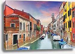 Постер Италия, Венеция. Парковка лодок на канале