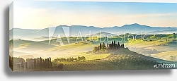Постер Красивый туманный пейзаж в Тоскане