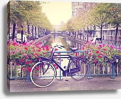 Постер Голландия, Амстердам. Ретро-велосипед на мостике