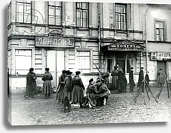Постер Militiamen in a St Petersburg street, October 17, 1905