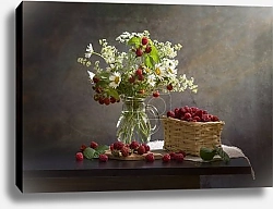 Постер Натюрморт с графином сока и фруктами на деревянном столе