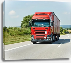Постер Красный грузовик с трейлером на шоссе