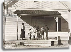 Постер Хайн Льюис (фото) Five pupils present at School No. 6, District 3, Fort Michigan, Colorado, 1915