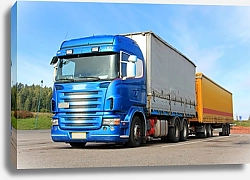 Постер Синий грузовик с полуприцепом