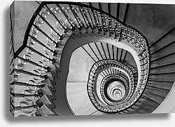 Постер Черно-белая лестница в старом доме