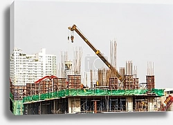 Постер Строительство многоэтажек и подъемный кран