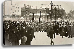 Постер Soldiers with red flags leading an immense crowd in the Nevsky Prospect, March 1917