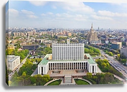 Постер Россия, Москва. Вид с птичьего полета на Дом Правительства