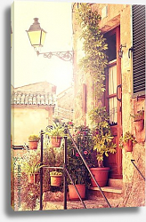 Постер Испания. Traditional courtyard in Valldemossa village Постер Испания. Traditional courtyard in Valldemossa village