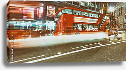 Постер Англия, Лондон. Buses with light trails at night Постер Англия, Лондон. Buses with light trails at night