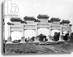 Постер Неизвестен Marble gate of the north entrance of the Tombs of the Ming Dynasty, Peking, China Постер Неизвестен Marble gate of the north entrance of the Tombs of the Ming Dynasty, Peking, China