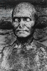 Постер Мардсен Симон (чбф) Stone figure of a bald man, French Постер Мардсен Симон (чбф) Stone figure of a bald man, French