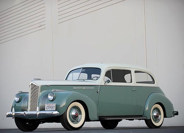 Packard 110 2-door Touring Sedan '1941