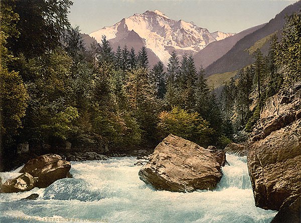 Швейцария. Река Лютшина и гора Юнгфрау