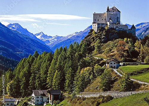 Швейцария. Замок Тарасп в регионе Энгадин
