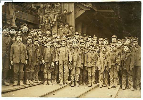 Breaker boys who sort coal by hand at Ewen Breaker of Pennsylvania Coal Co, South Pittston, Pennsylvania, 1911