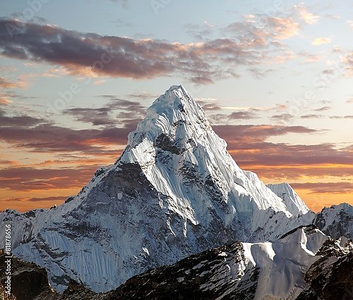 Вершина Ама-Даблам на рассвете, Непал, Гималаи