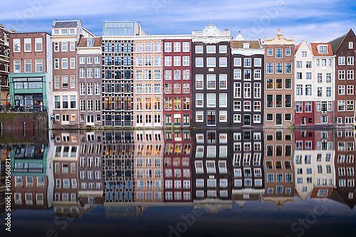 Голландия, Амстердам. Отражения в канале №2