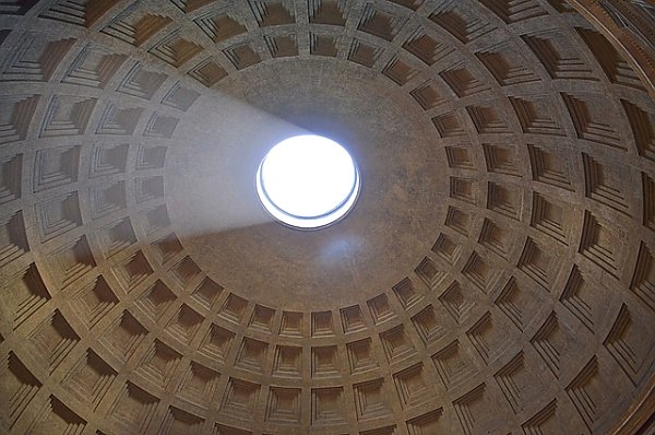 Италия, Рим, свет в куполе храма
