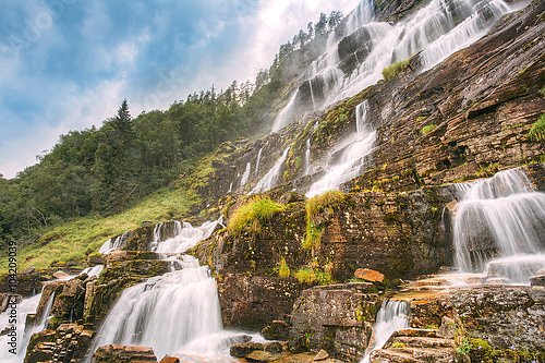 Норвегия. Tvindefossen Waterfall